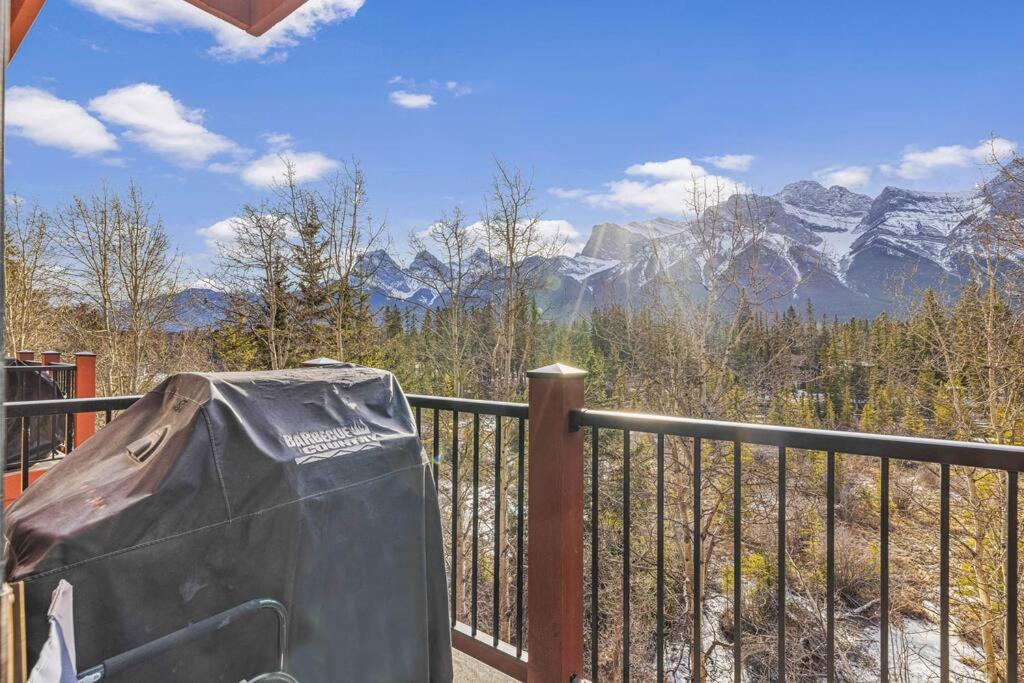 C303 Hidden Gem with MTN andCreek View, Quiet and Private