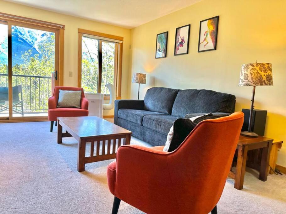 C303 Hidden Gem with MTN andCreek View, Quiet and Private