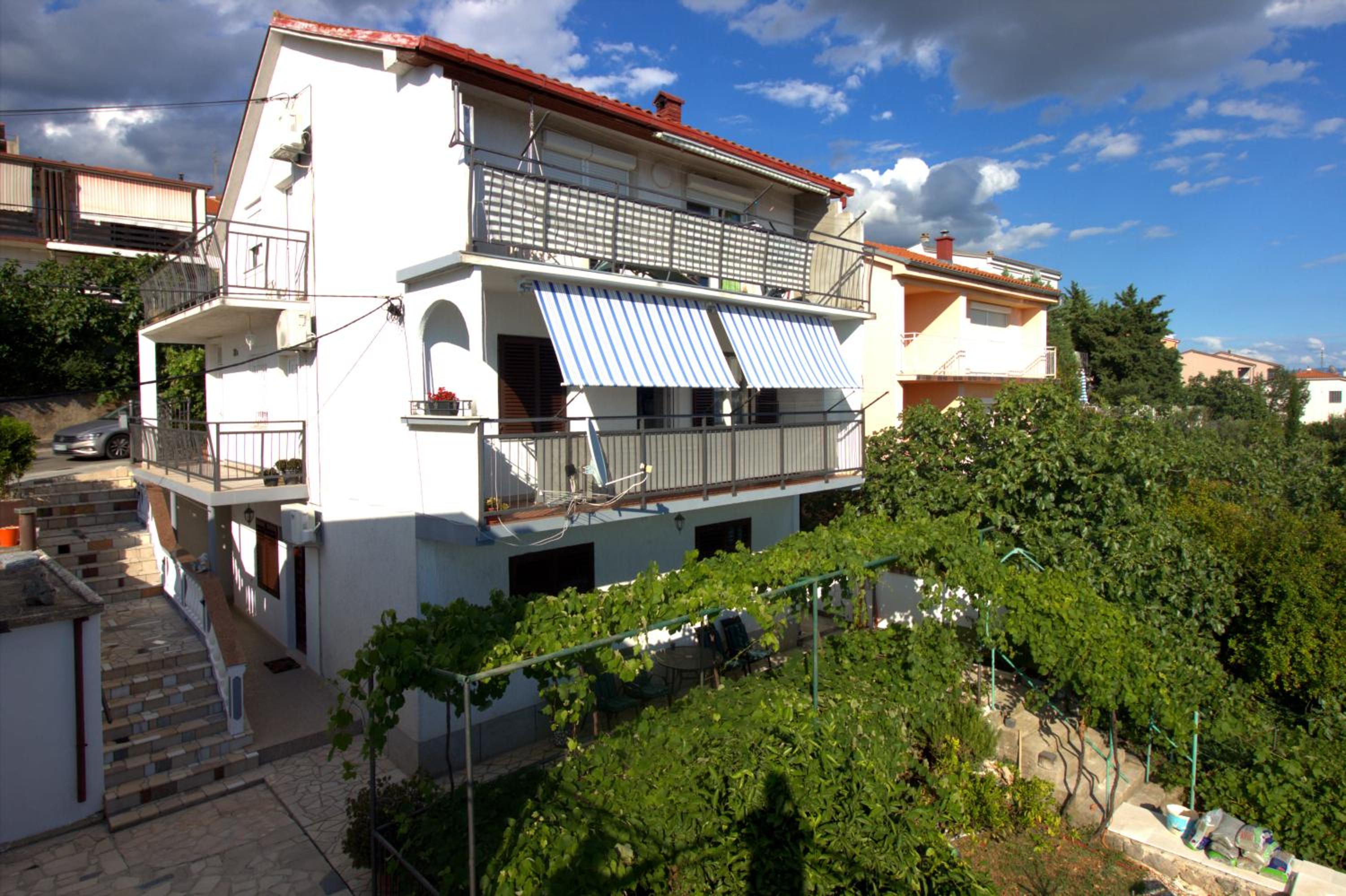 Apartment with pool Dany