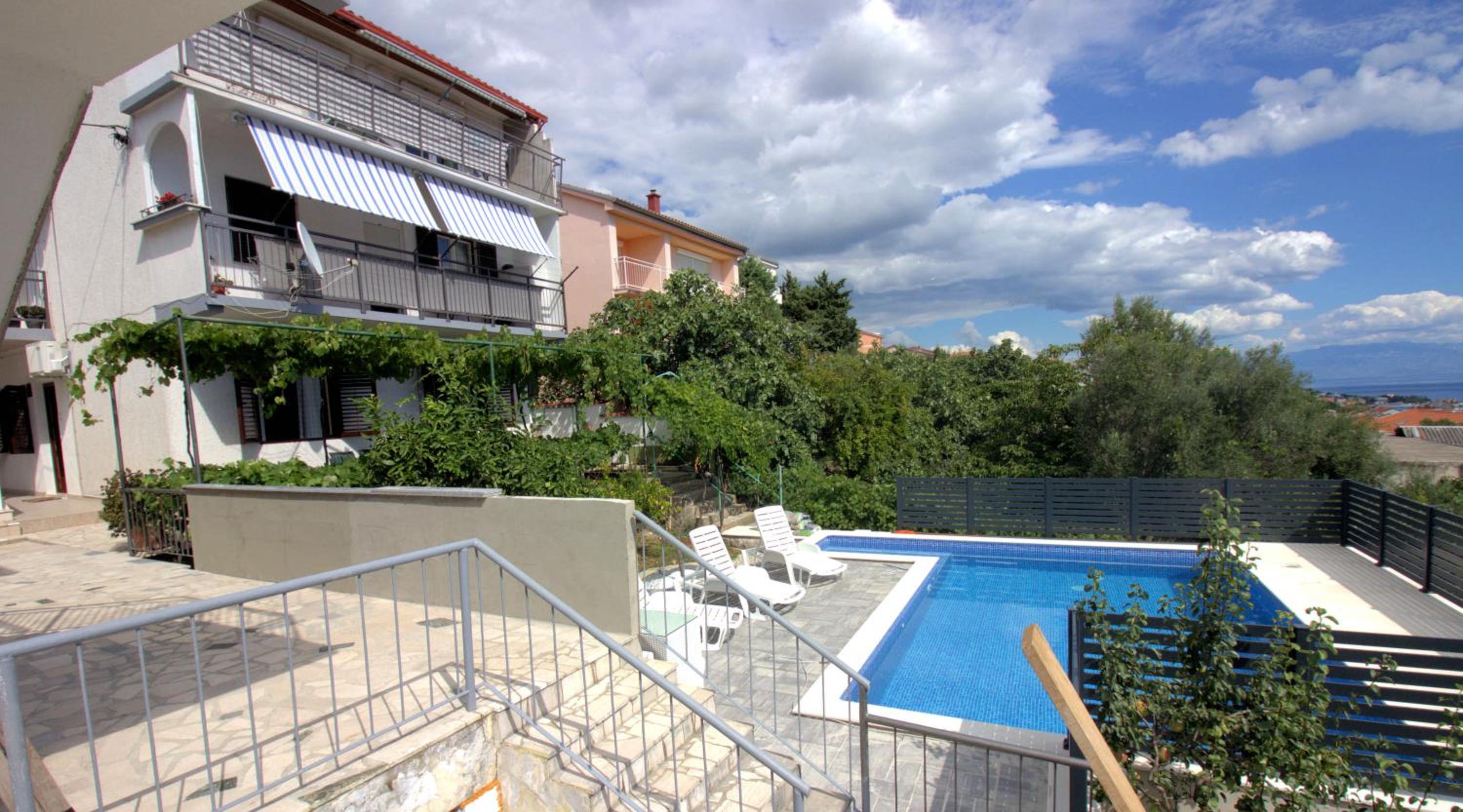 Apartment with pool Dany