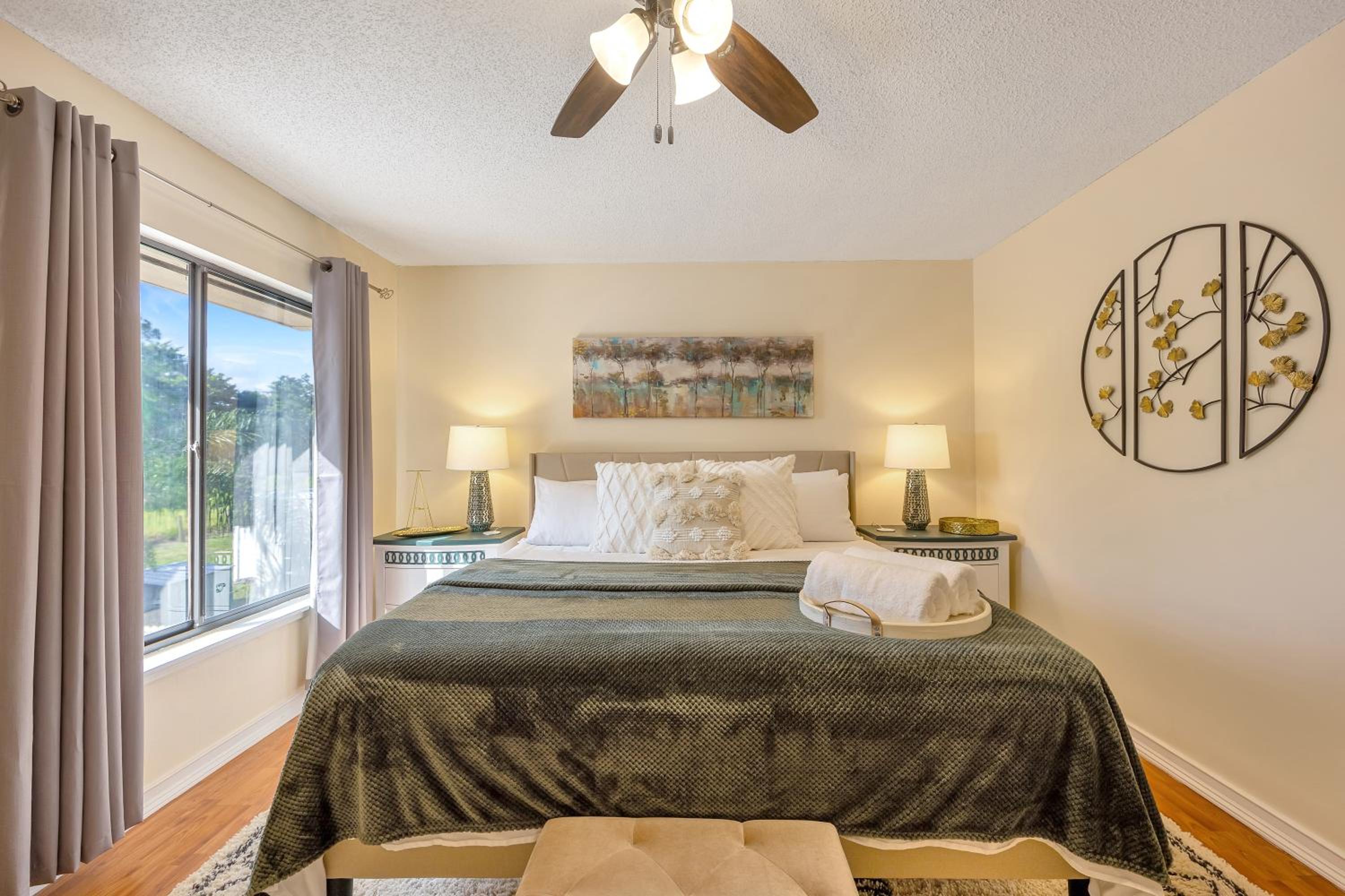 West Palm Beach Vacations - Townhome in PBG, king bed, pergola, BBQ  fire pit - Property Image 4