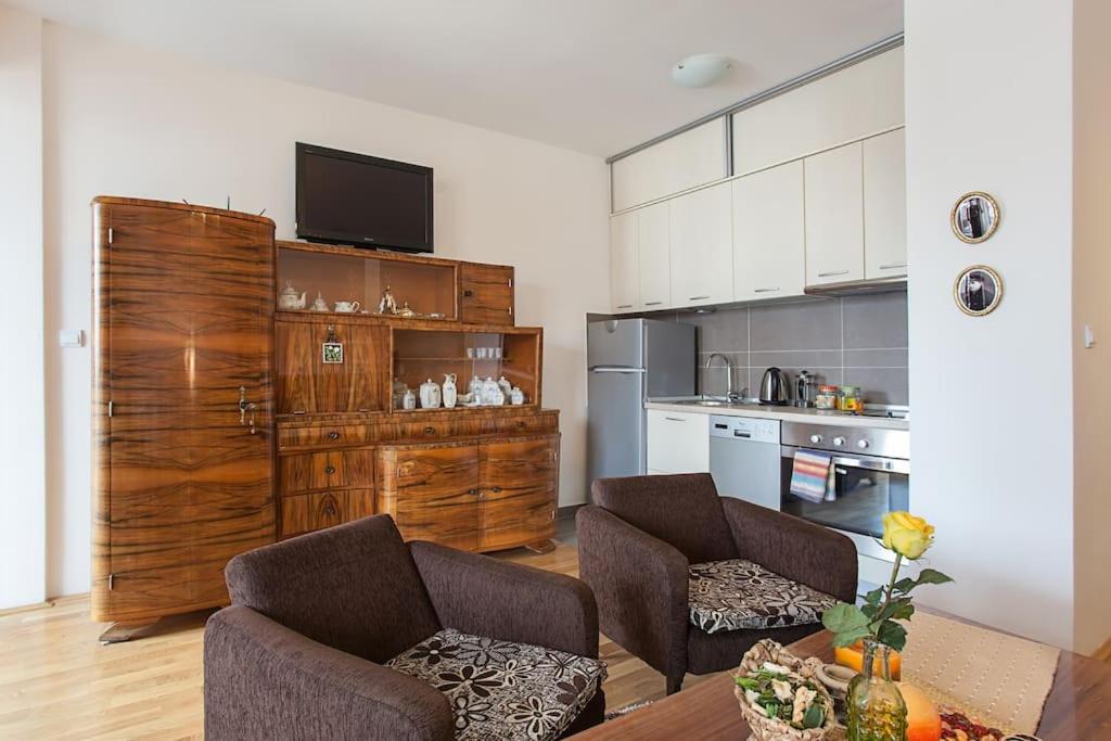 DOWNTOWN COZY STUDIO APARTMENt