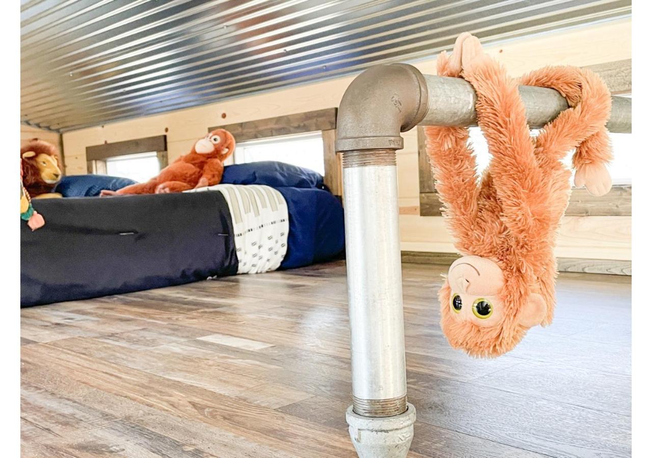 6 Hico Glamping Farm Animals Campfire near Glen Rose by Vacation Your Way