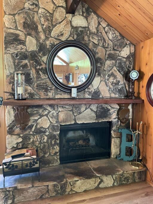 Pine Oaks Cabin view 4