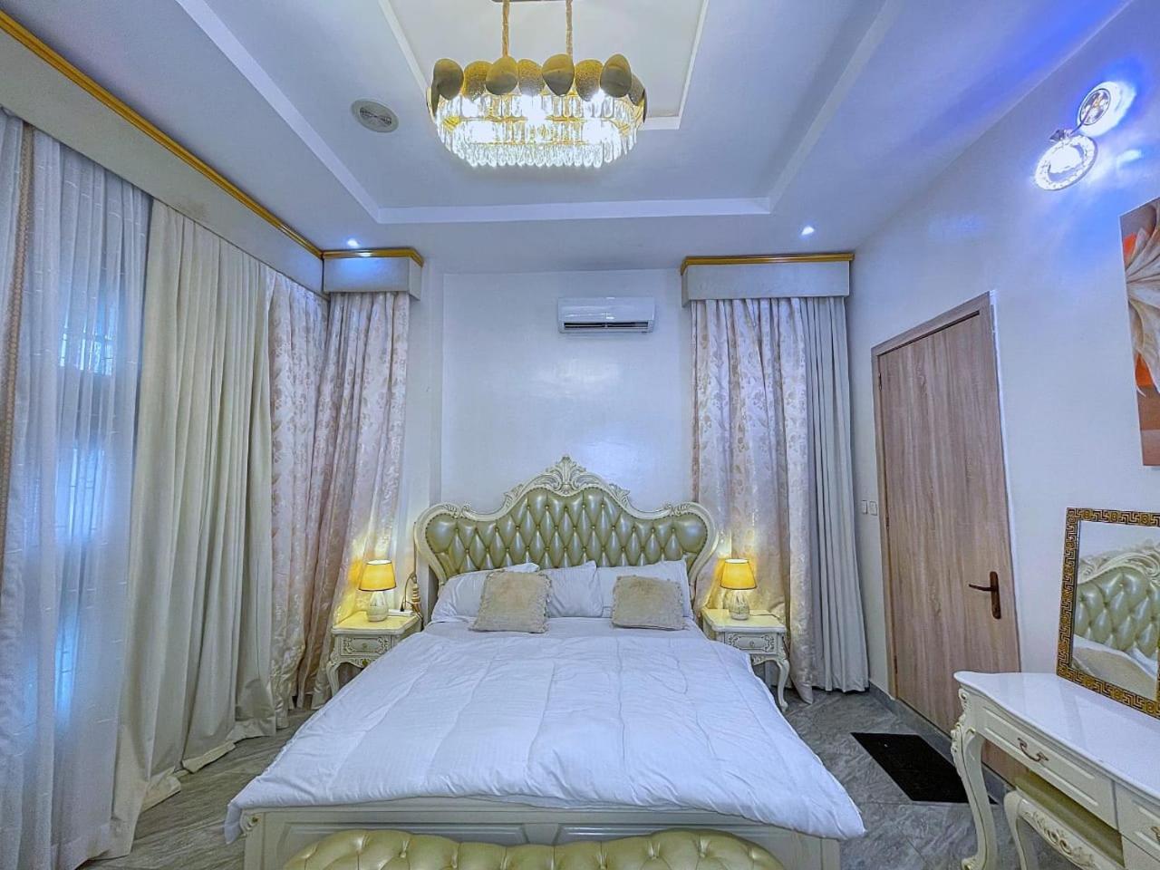 Royal Comfort view 2