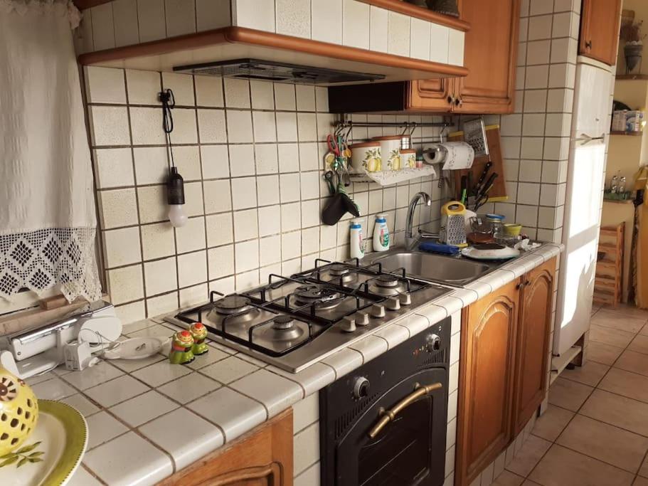 La casa del mare en Pescara — kitchen