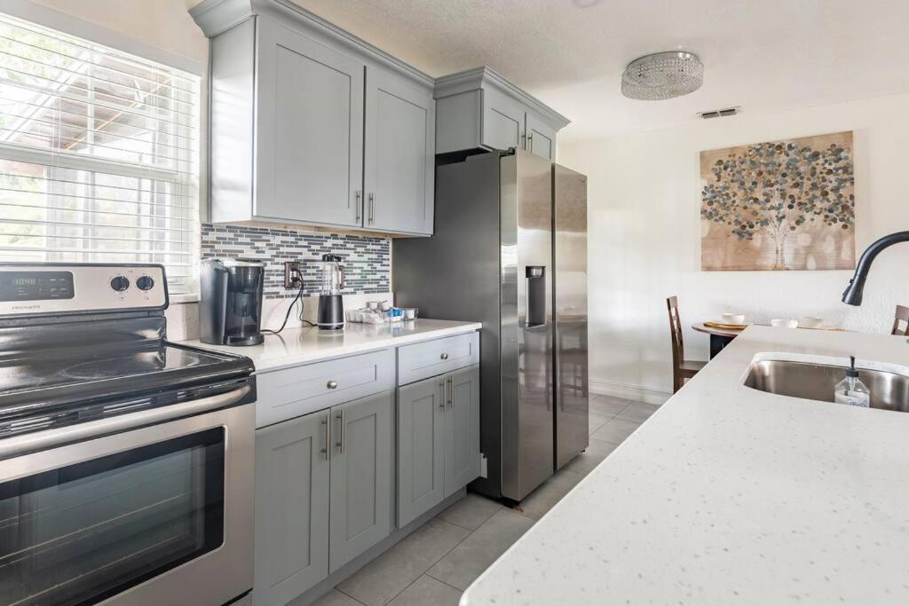 Modern 3Bedroom 2 Bathroom Home Near Universal