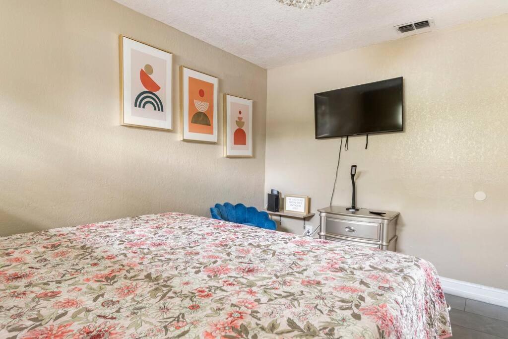 Modern 3Bedroom 2 Bathroom Home Near Universal