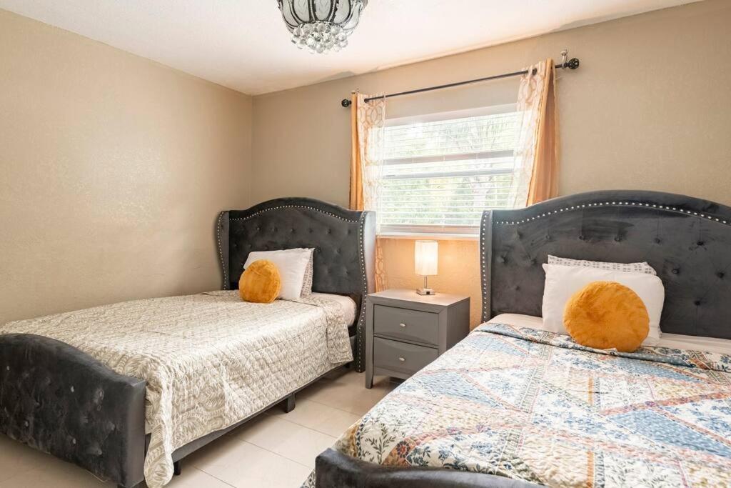 Modern 3Bedroom 2 Bathroom Home Near Universal