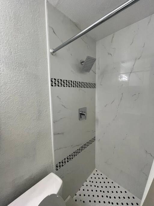 Modern 3Bedroom 2 Bathroom Home Near Universal