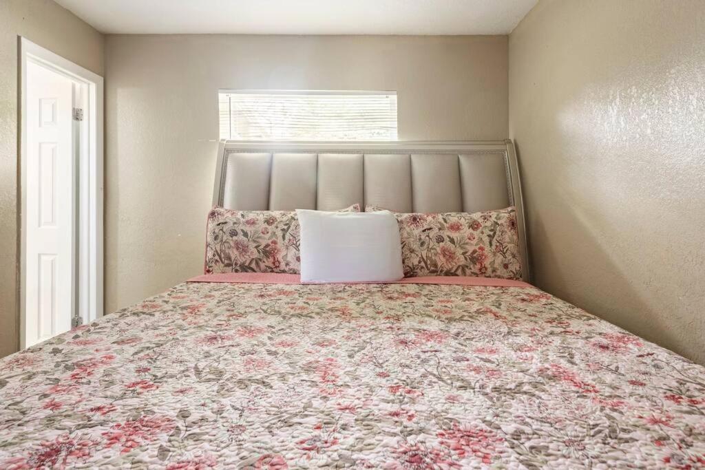 Modern 3Bedroom 2 Bathroom Home Near Universal