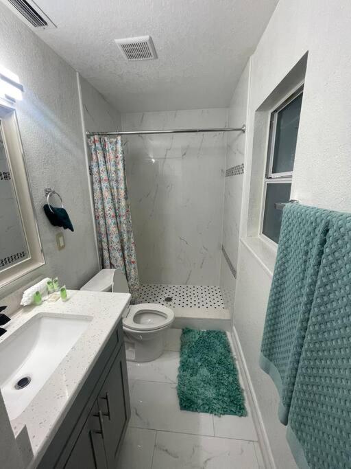 Modern 3Bedroom 2 Bathroom Home Near Universal