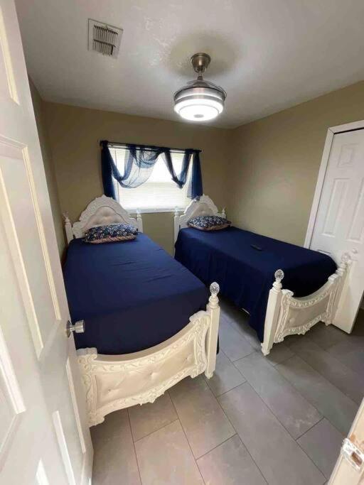 Modern 3Bedroom 2 Bathroom Home Near Universal