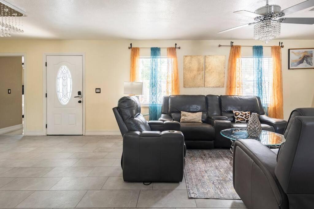Modern 3Bedroom 2 Bathroom Home Near Universal