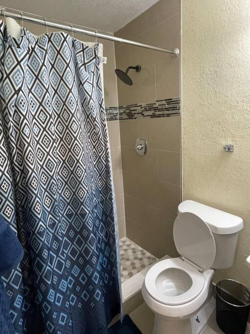 Modern 3Bedroom 2 Bathroom Home Near Universal