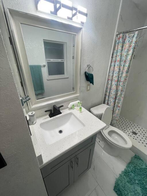 Modern 3Bedroom 2 Bathroom Home Near Universal