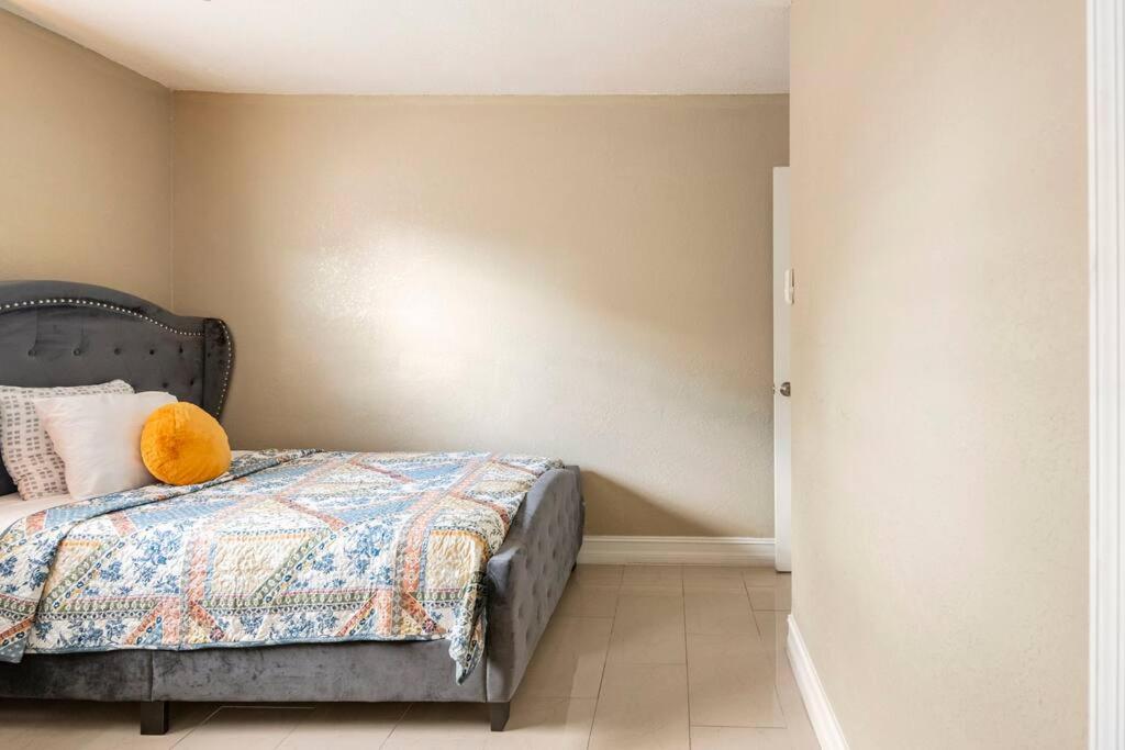 Modern 3Bedroom 2 Bathroom Home Near Universal