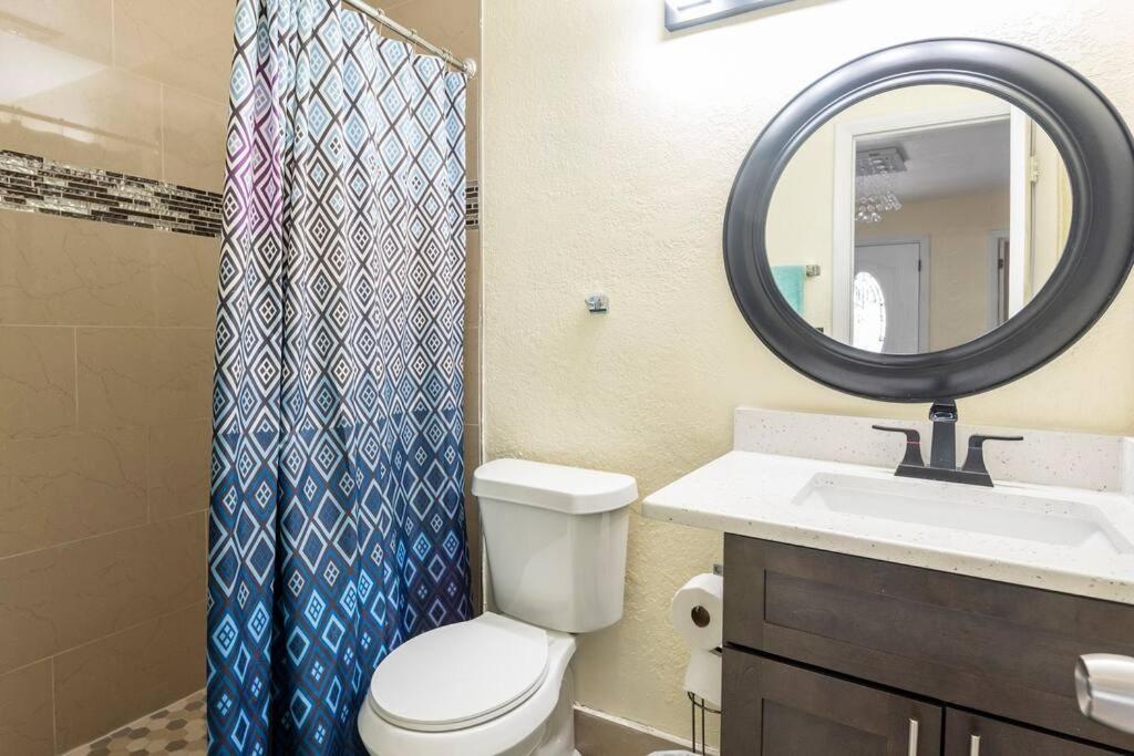 Modern 3Bedroom 2 Bathroom Home Near Universal
