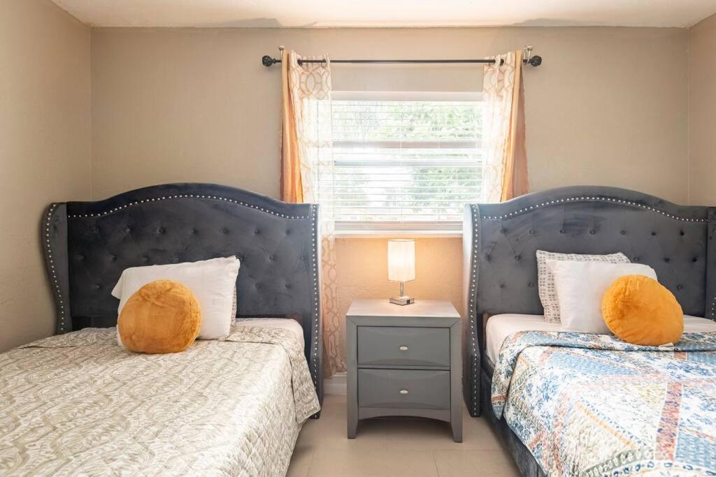 Modern 3Bedroom 2 Bathroom Home Near Universal