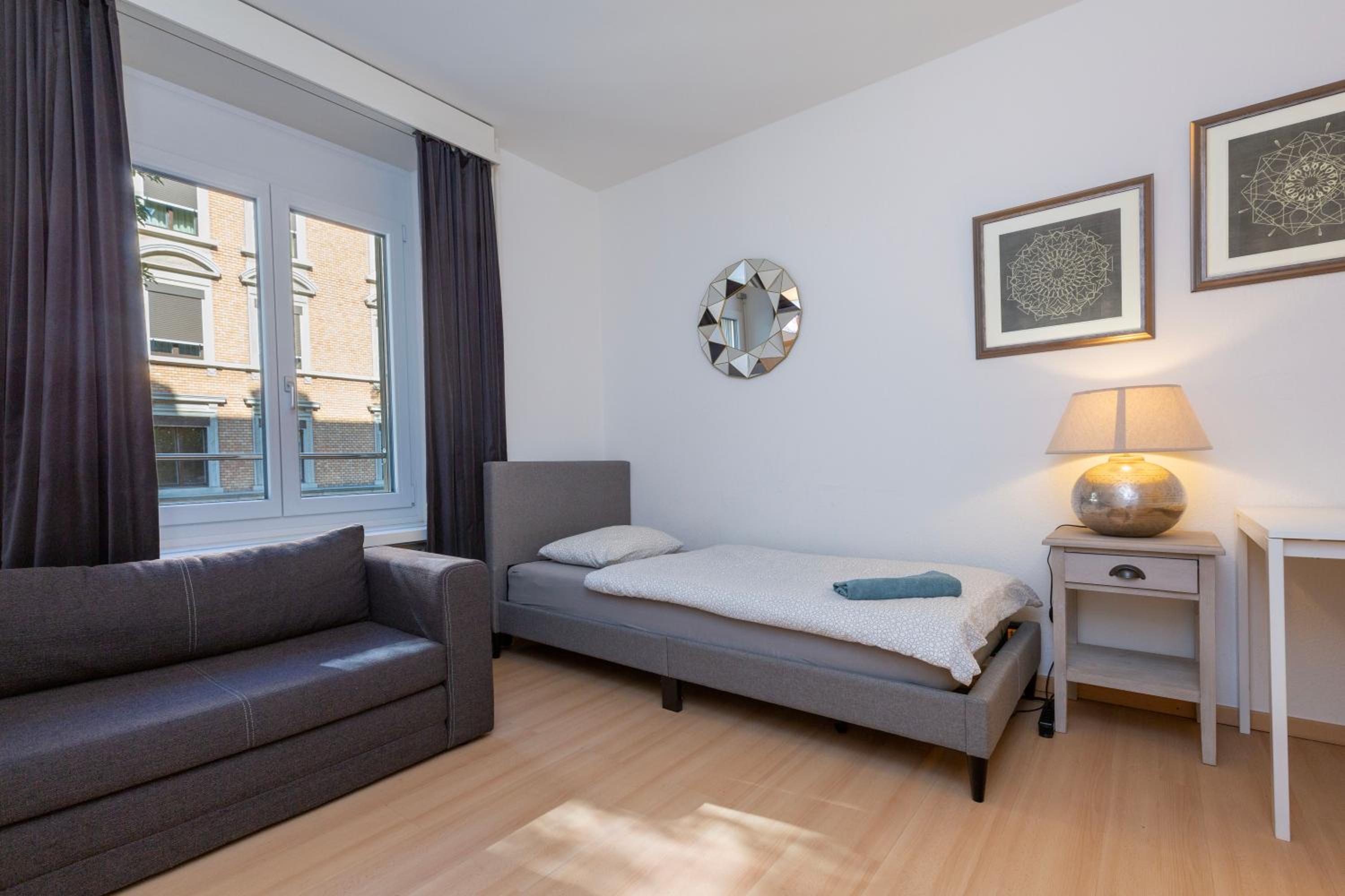 KAYA Zurich Apartment RUBY - Downtown Deluxe 2BR Apt