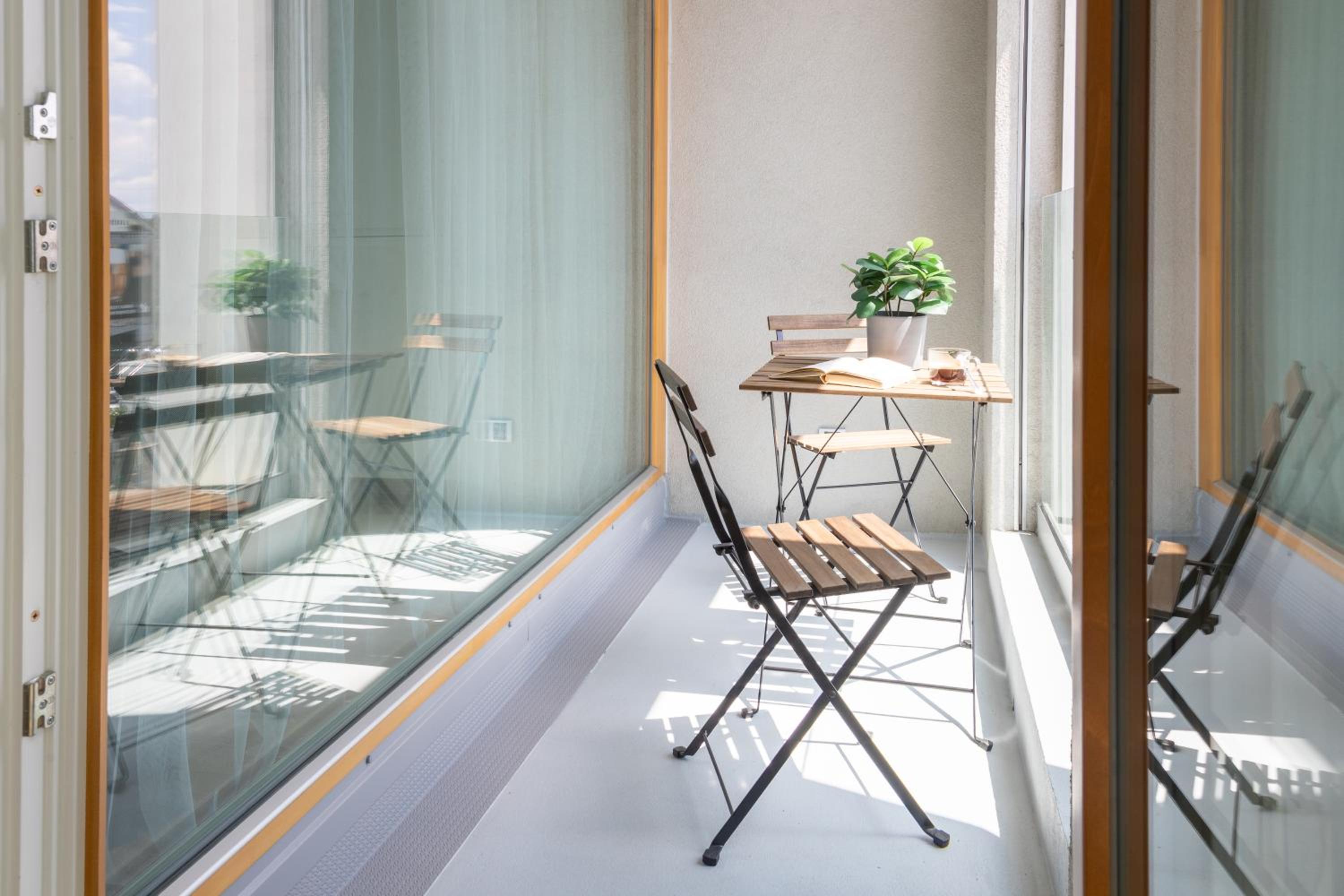 Prague Days - Two-bedroom Apartment with Balcony and Garage Parking in Smíchov