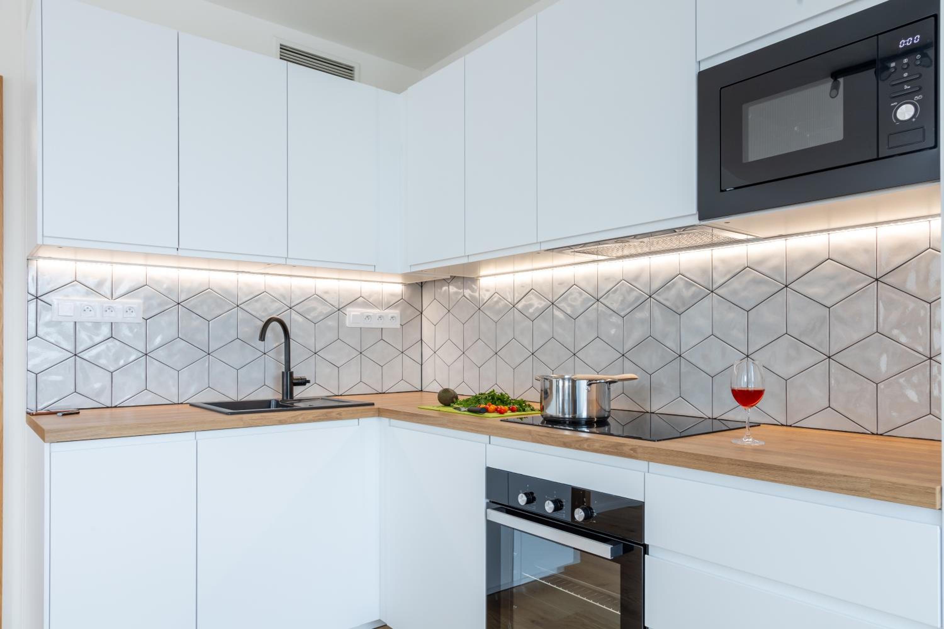 Prague Days - Two-bedroom Apartment with Balcony and Garage Parking in Smíchov