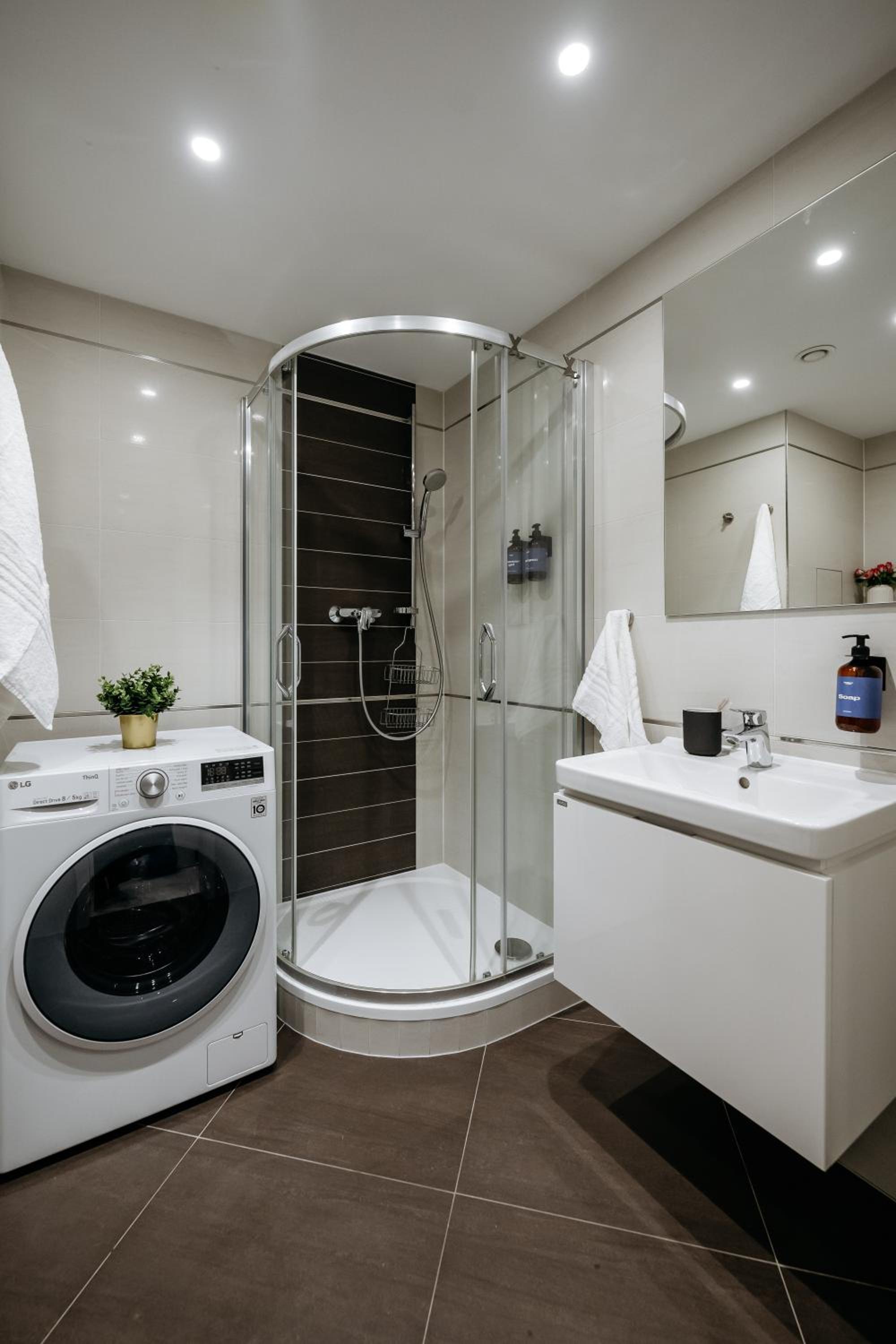 Studio with balcony and garage parking in Smíchov by Prague Days