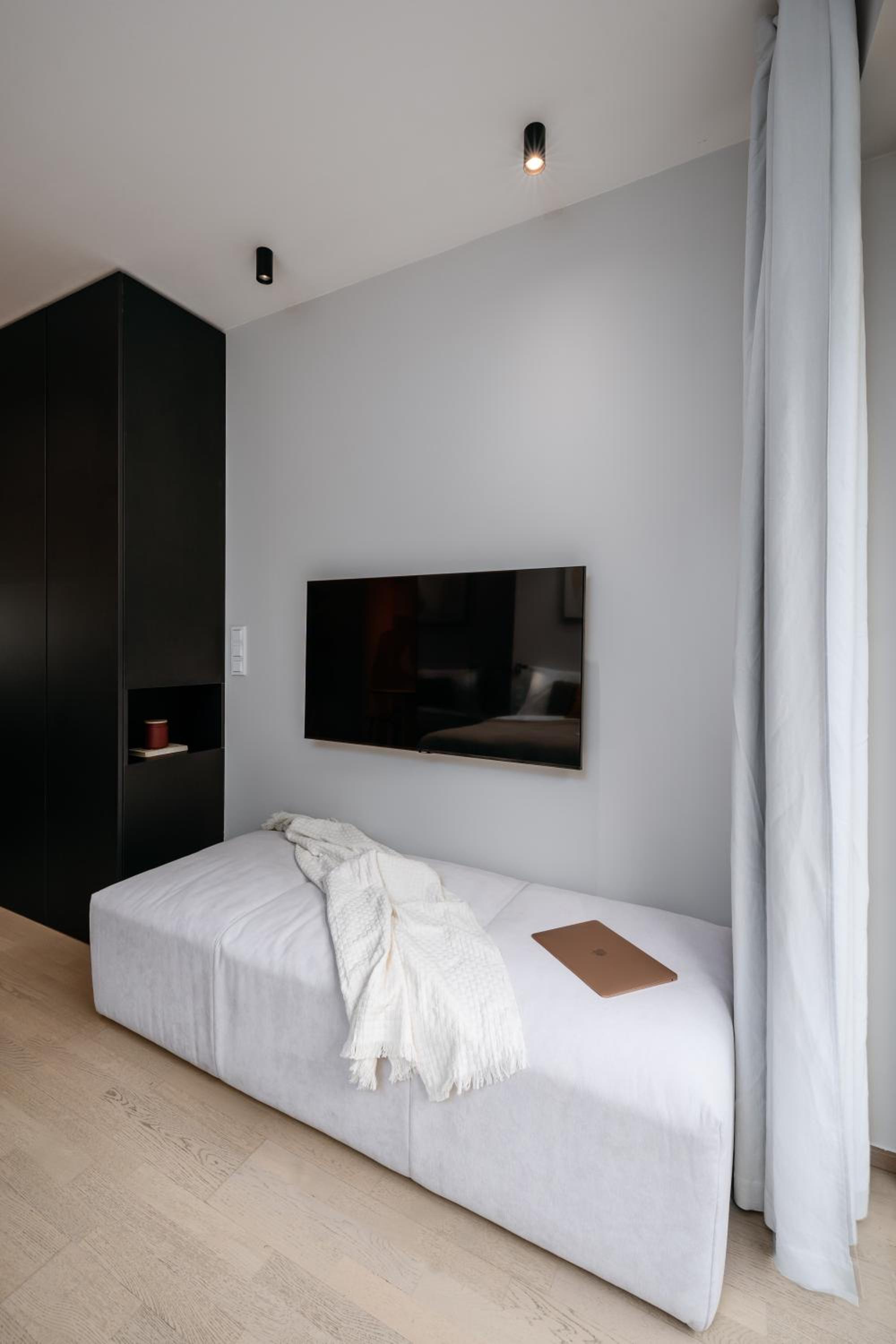 Studio with balcony and garage parking in Smíchov by Prague Days