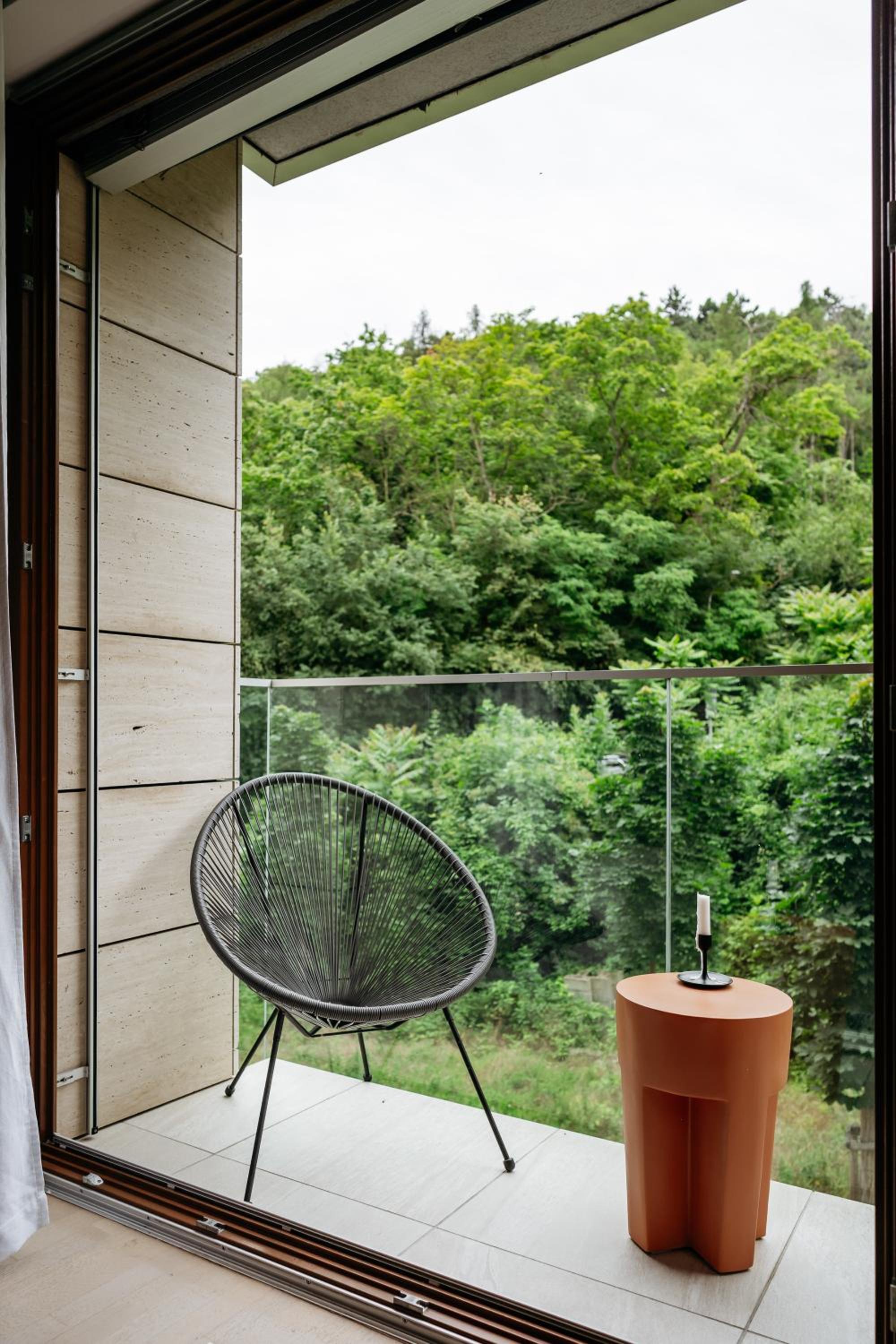 Studio with balcony and garage parking in Smíchov by Prague Days