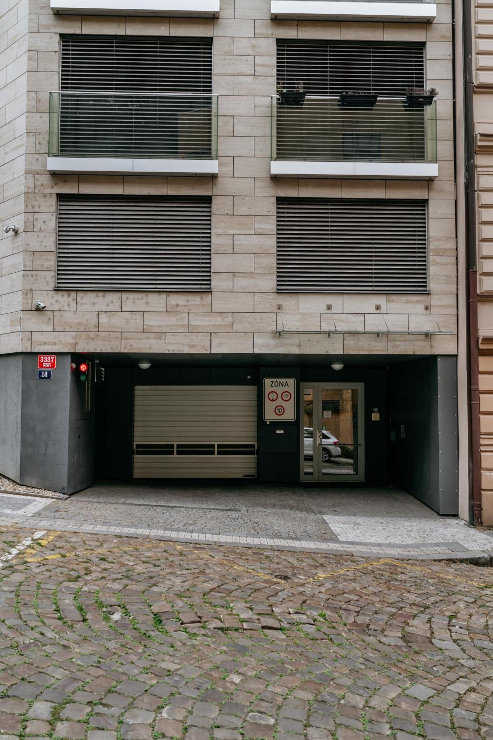Studio with balcony and garage parking in Smíchov by Prague Days