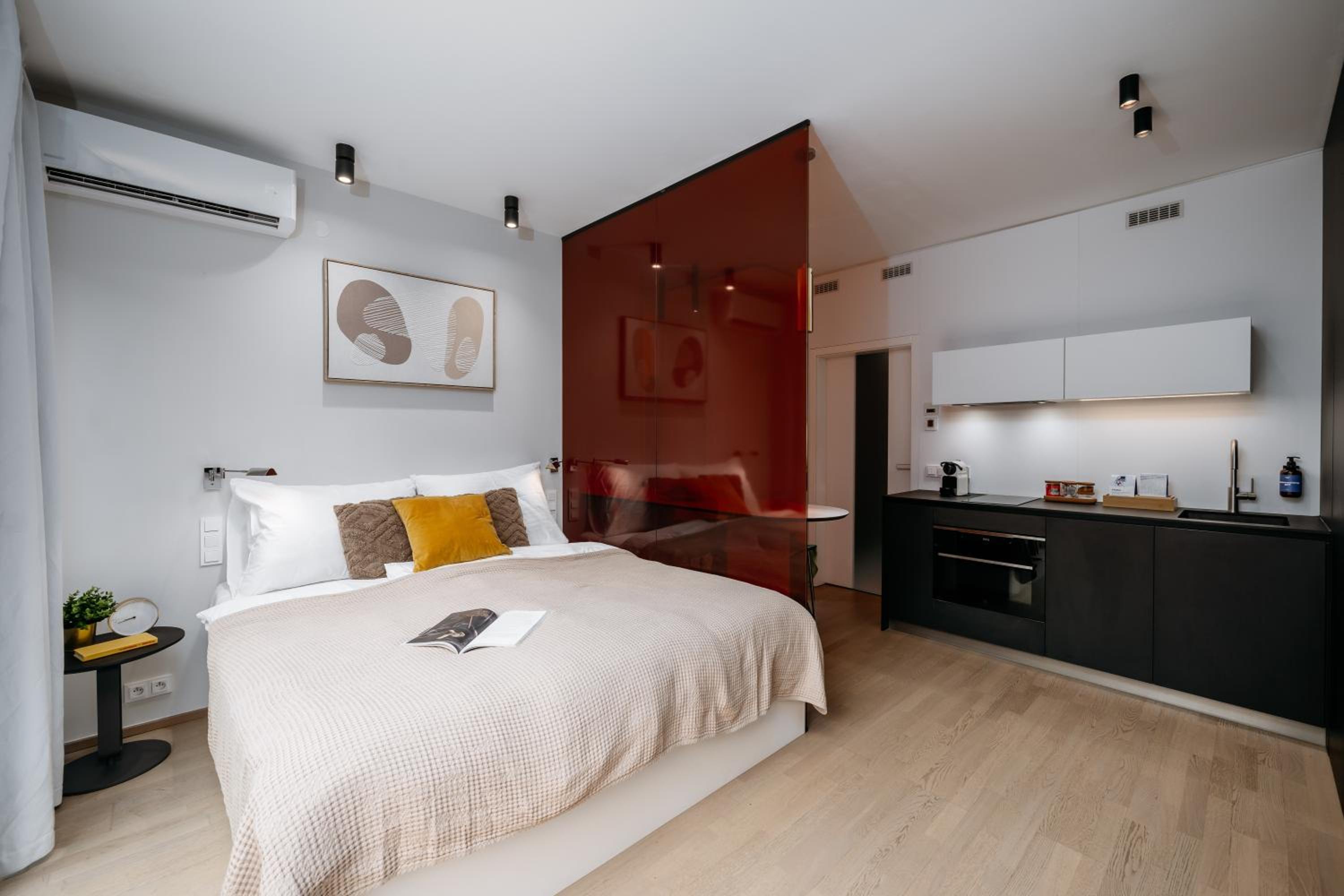 Studio with balcony and garage parking in Smíchov by Prague Days
