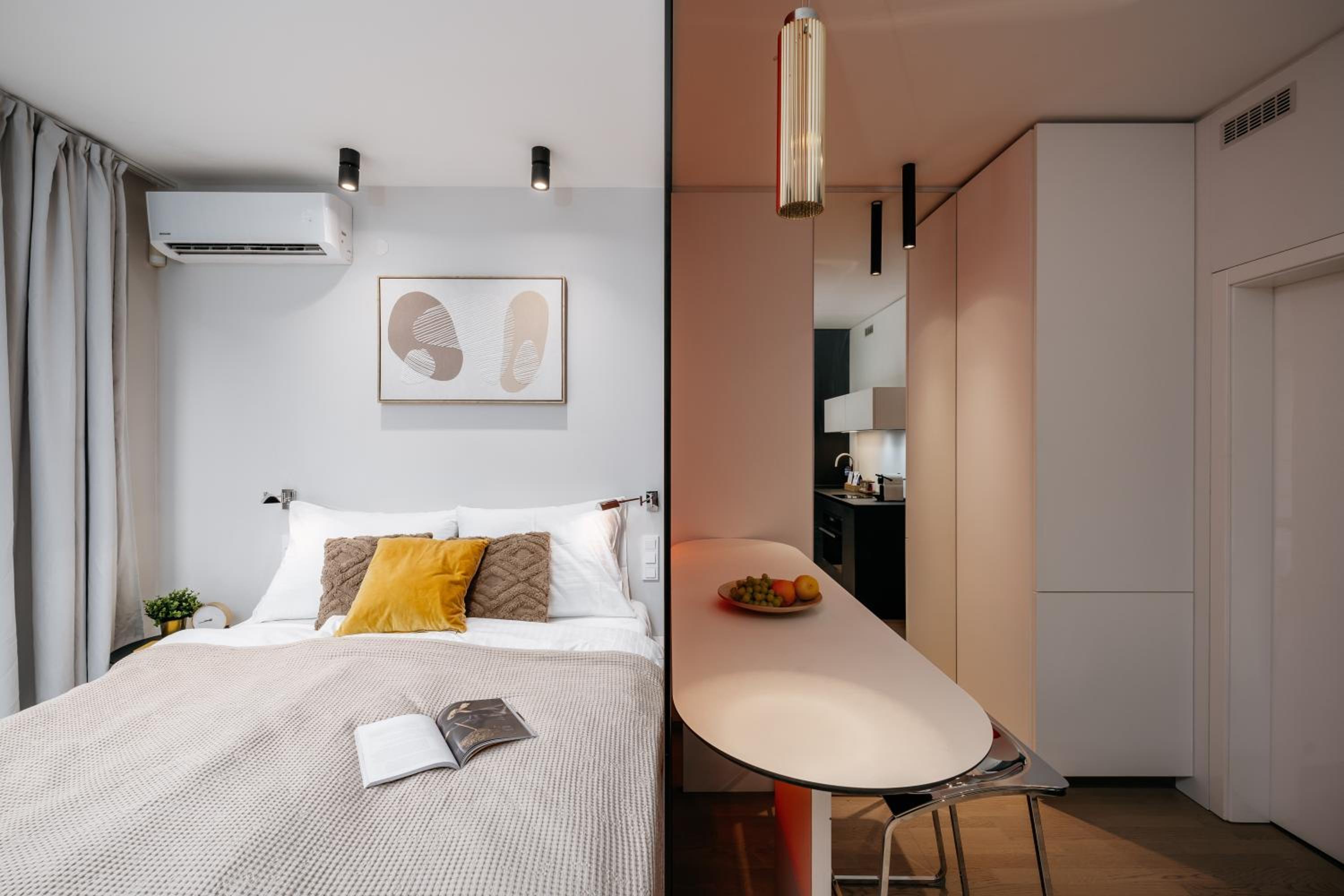 Studio with balcony and garage parking in Smíchov by Prague Days