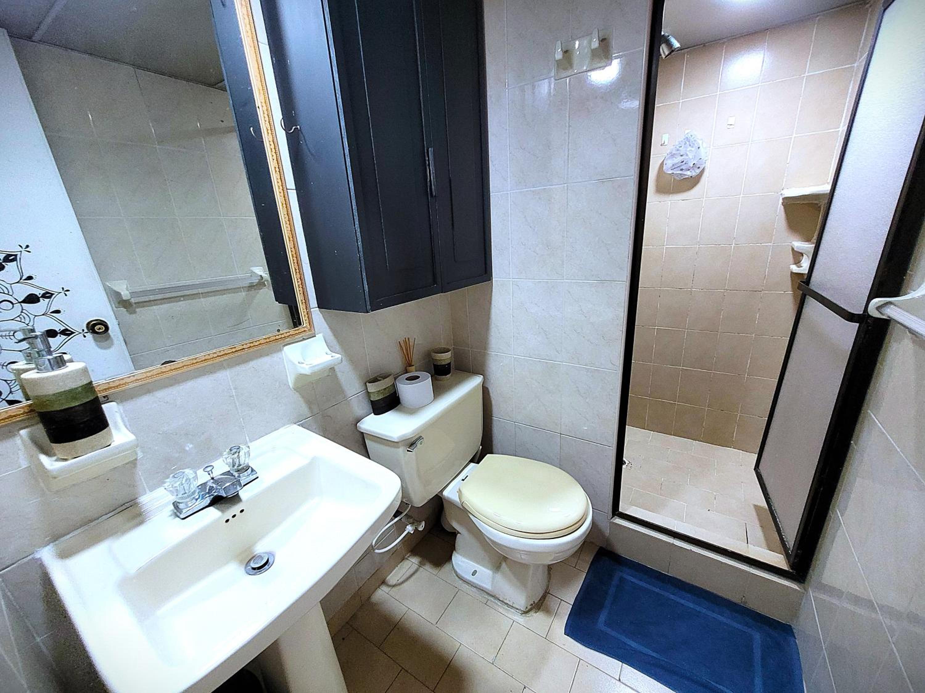 Lovely private room in apartment in Cedritos