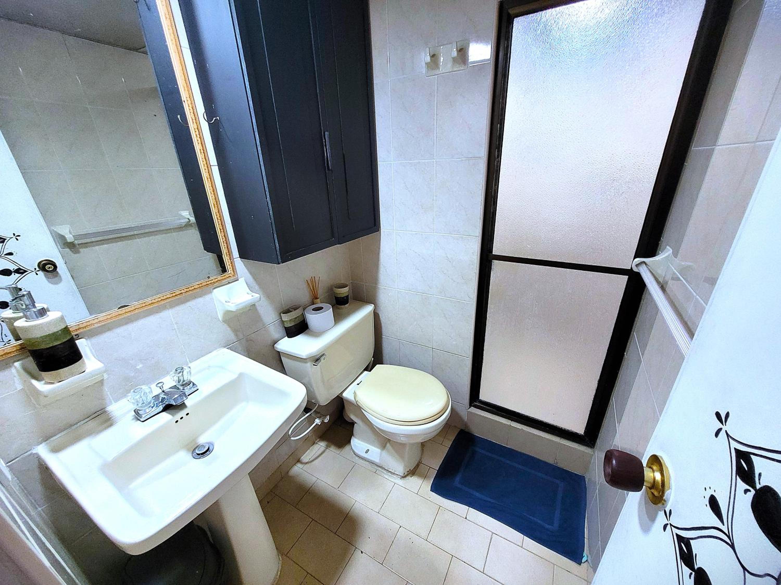 Lovely private room in apartment in Cedritos