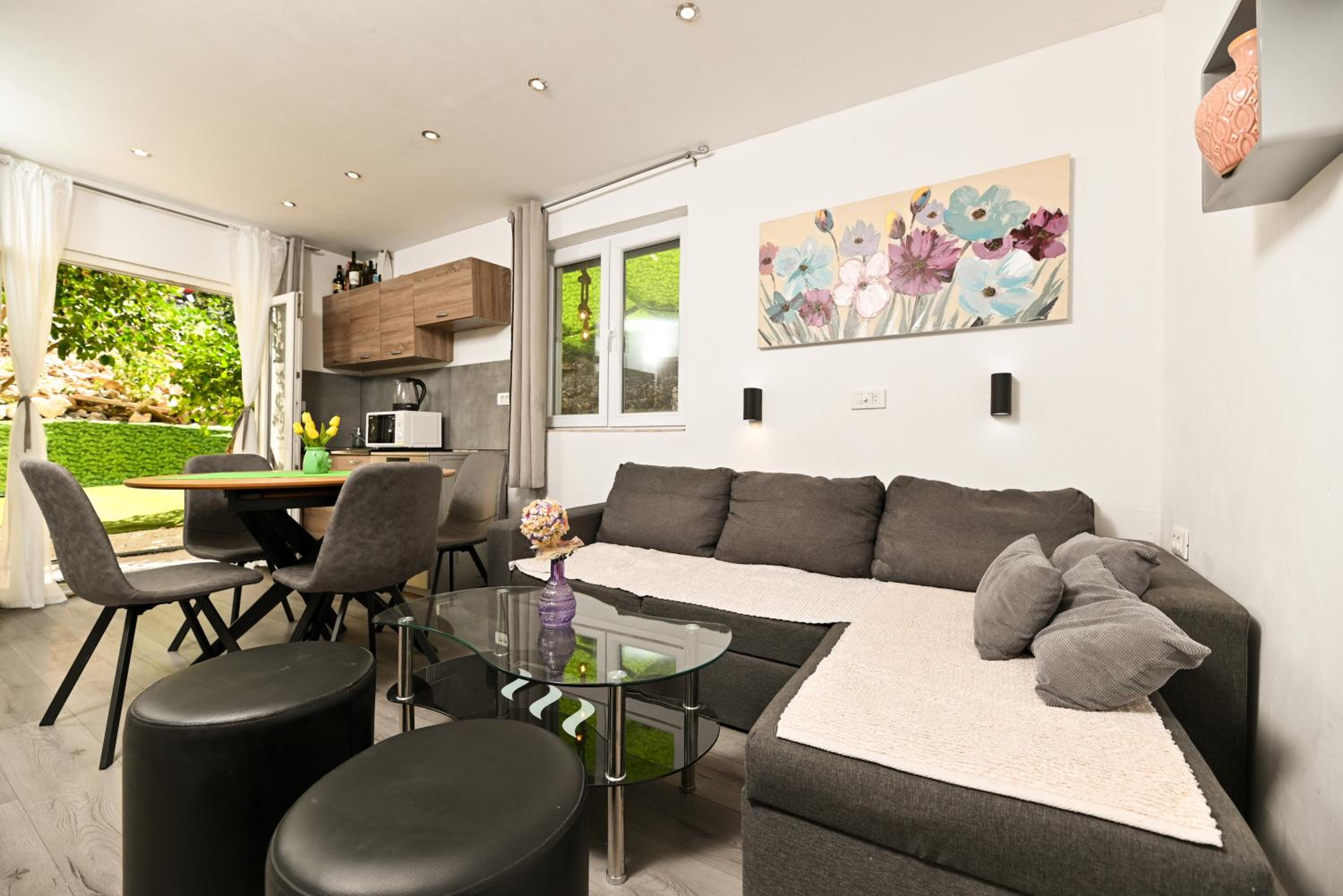 New, close to the beach apartment with terrace, 2-room, parking