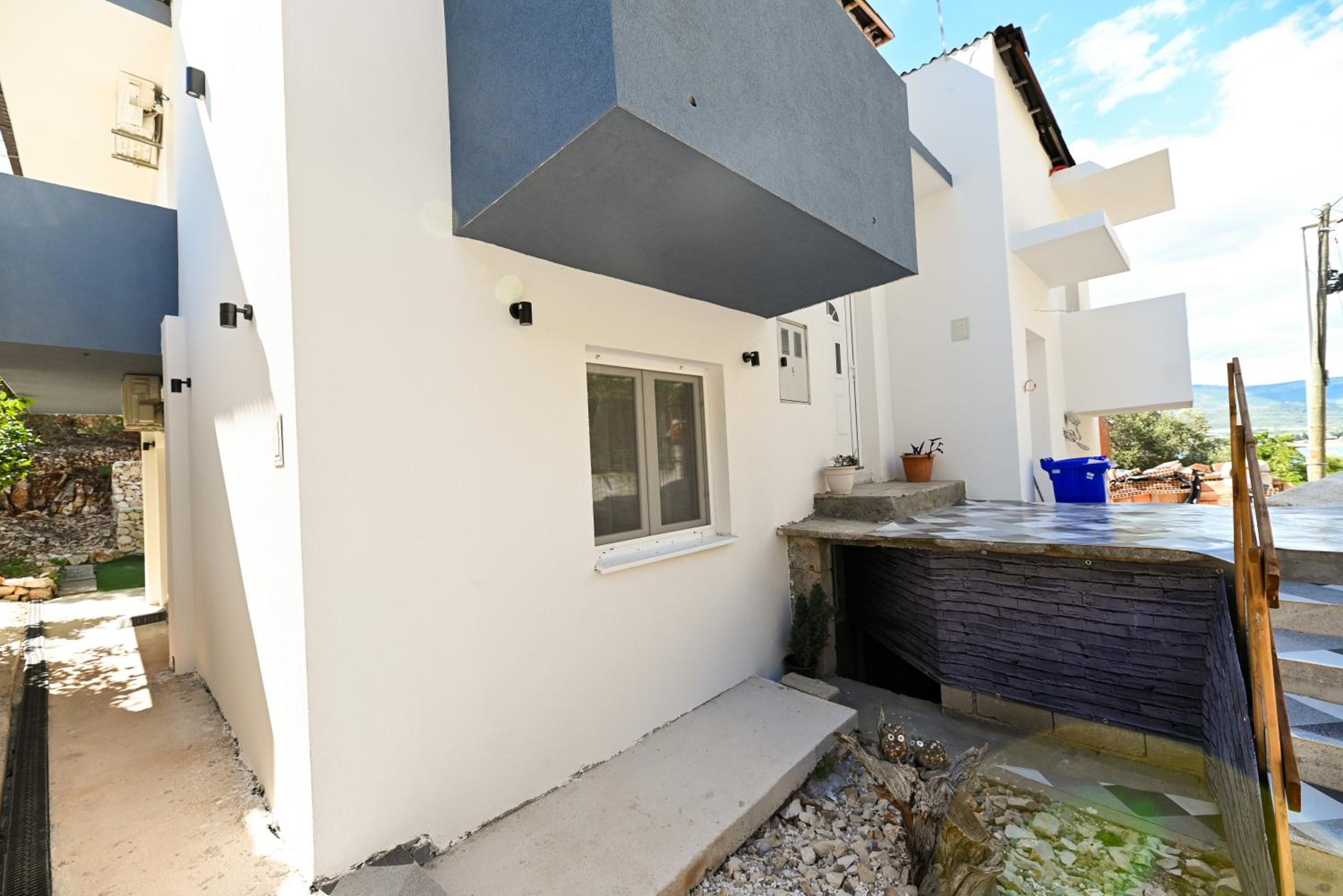 New, close to the beach apartment with terrace, 2-room, parking