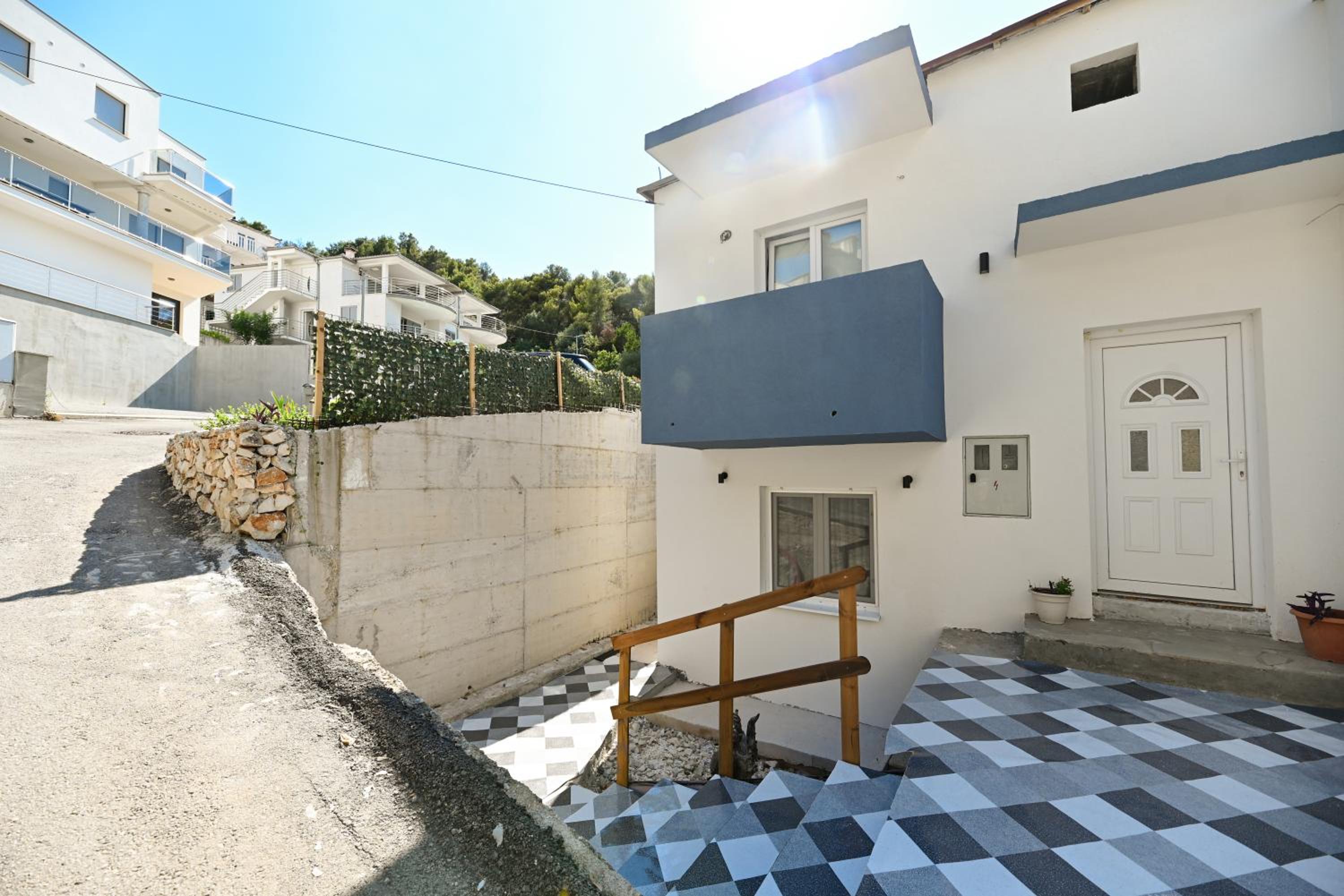 New, close to the beach apartment with terrace, 2-room, parking