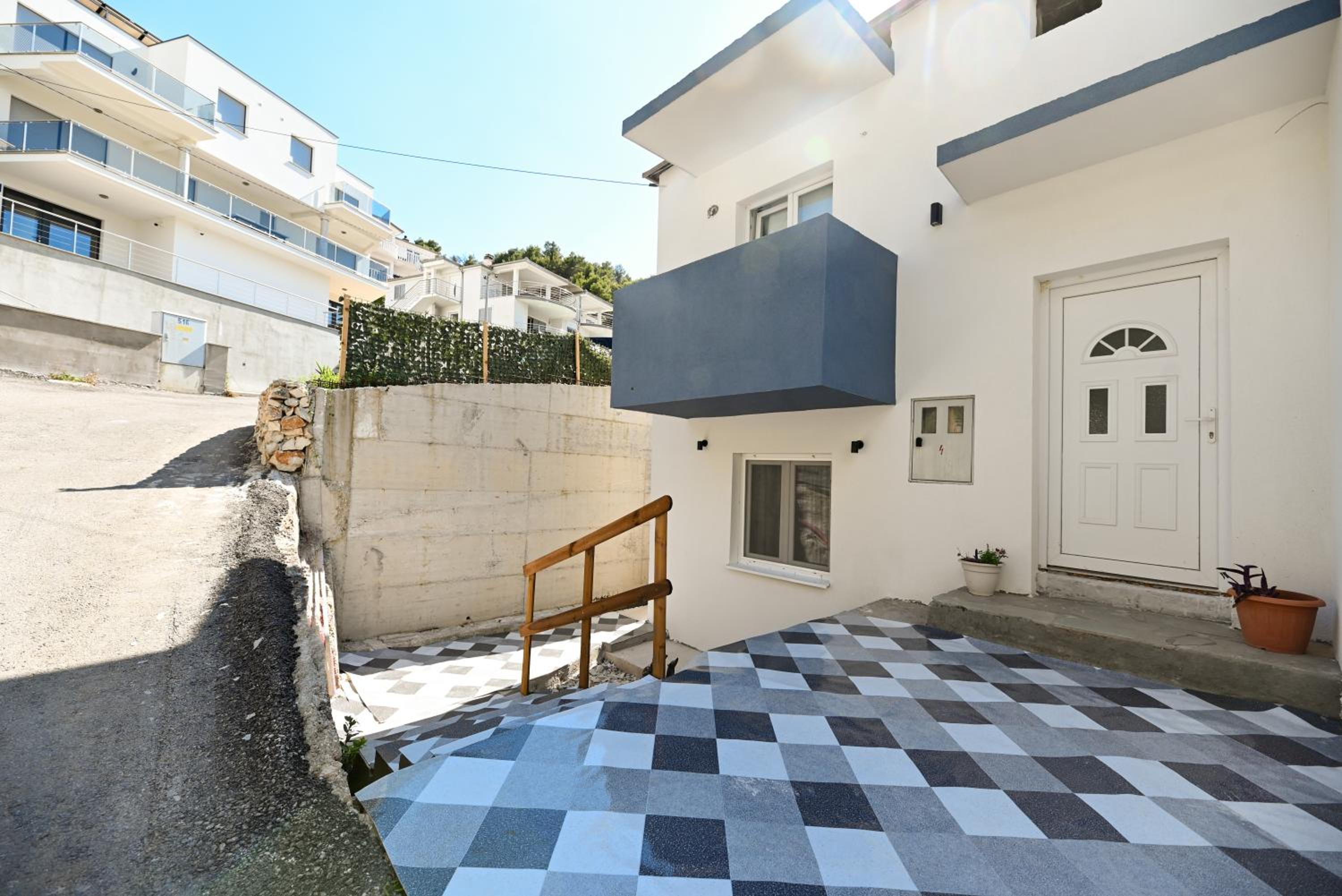 New, close to the beach apartment with terrace, 2-room, parking
