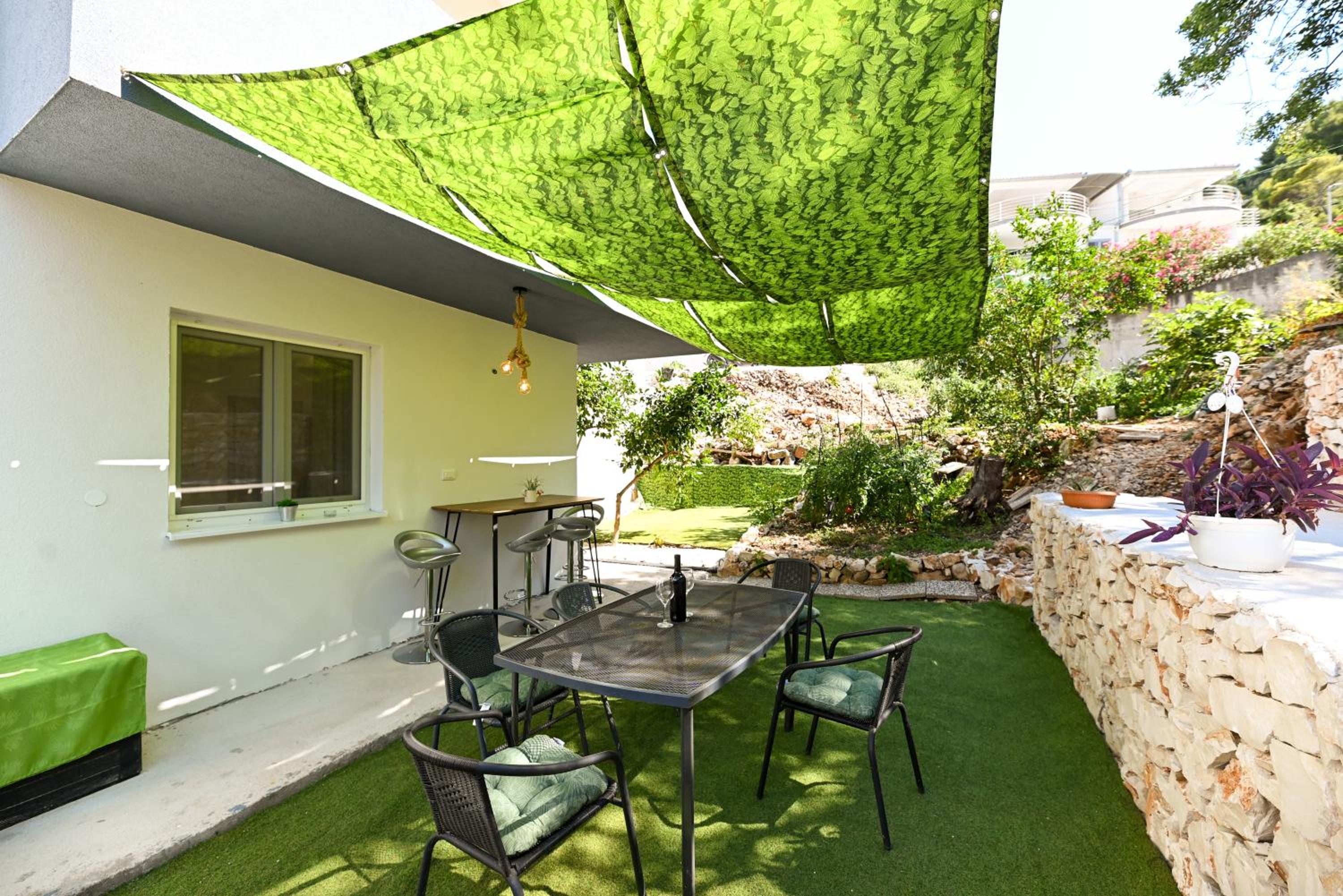 New, close to the beach apartment with terrace, 2-room, parking