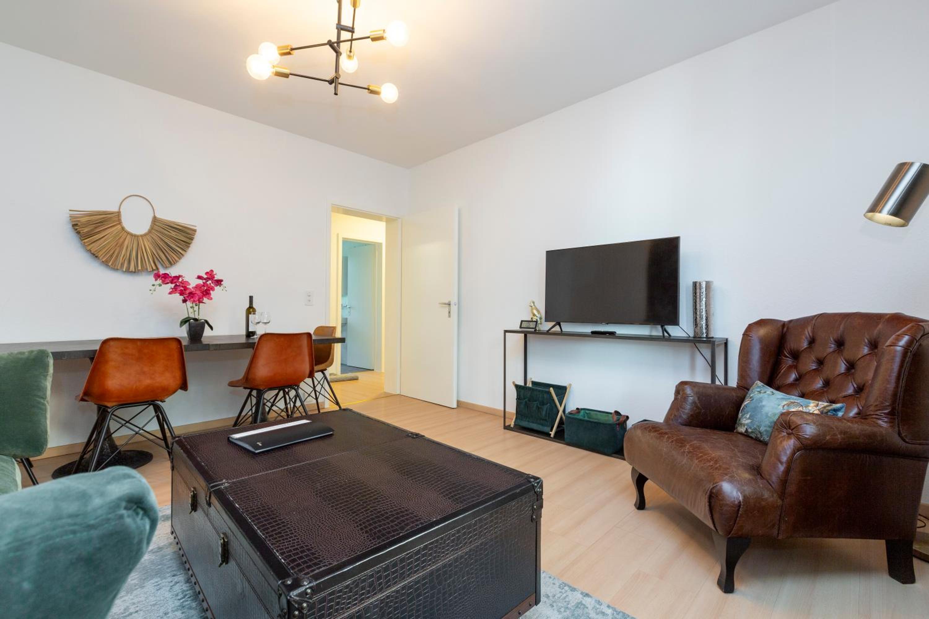 KAYA Zurich Apartment RUBY - Downtown Deluxe 2BR Apt