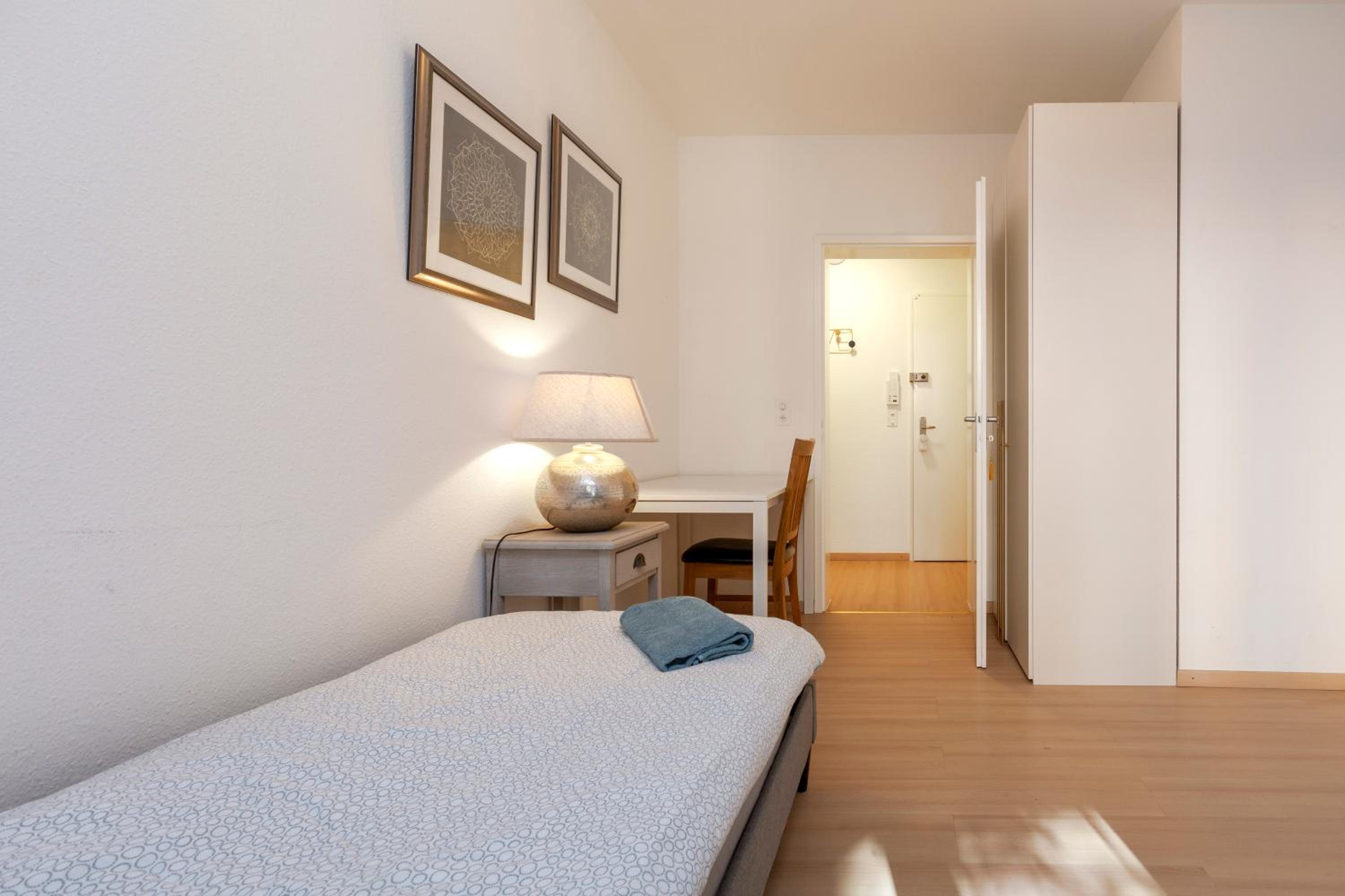 KAYA Zurich Apartment RUBY - Downtown Deluxe 2BR Apt