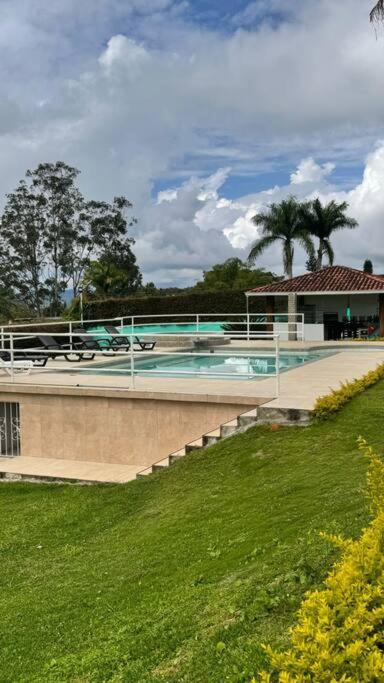 Finca con vistas al Lago Calima