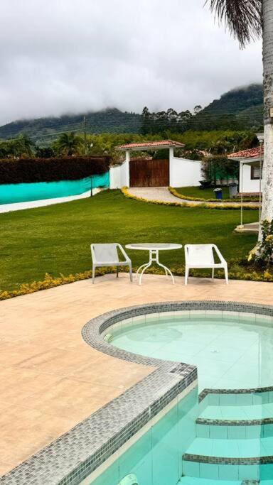 Finca con vistas al Lago Calima