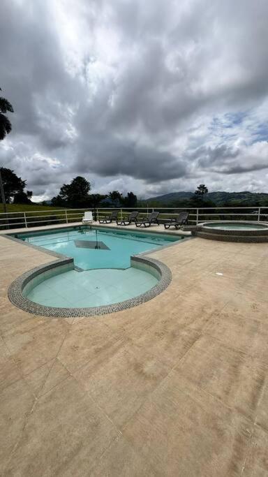 Finca con vistas al Lago Calima