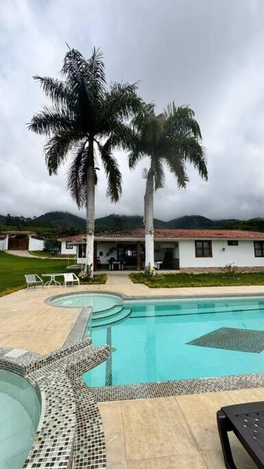 Finca con vistas al Lago Calima