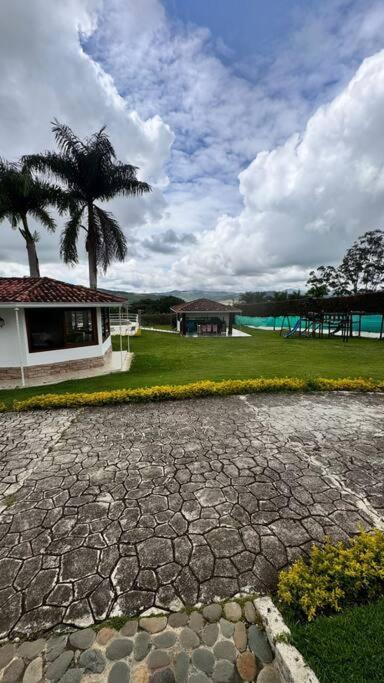 Finca con vistas al Lago Calima