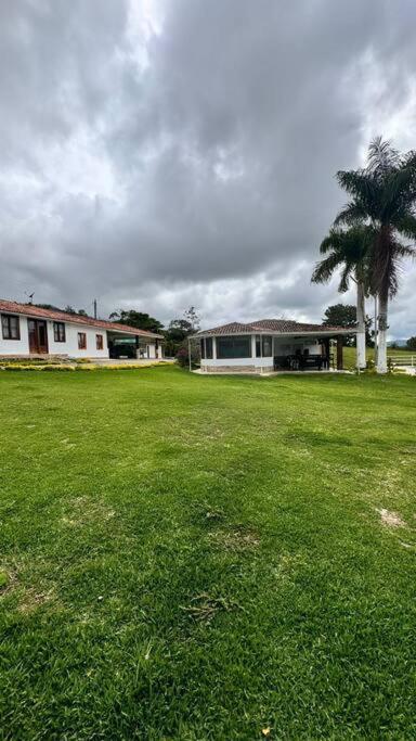 Finca con vistas al Lago Calima