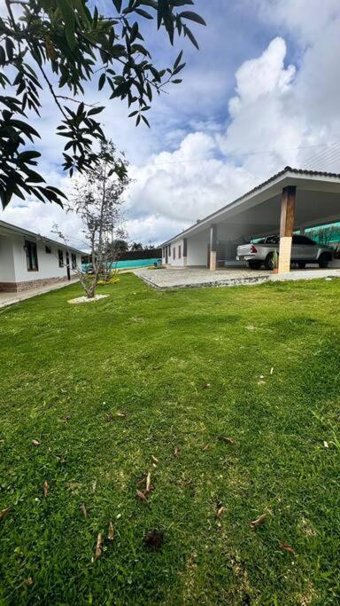 Finca con vistas al Lago Calima