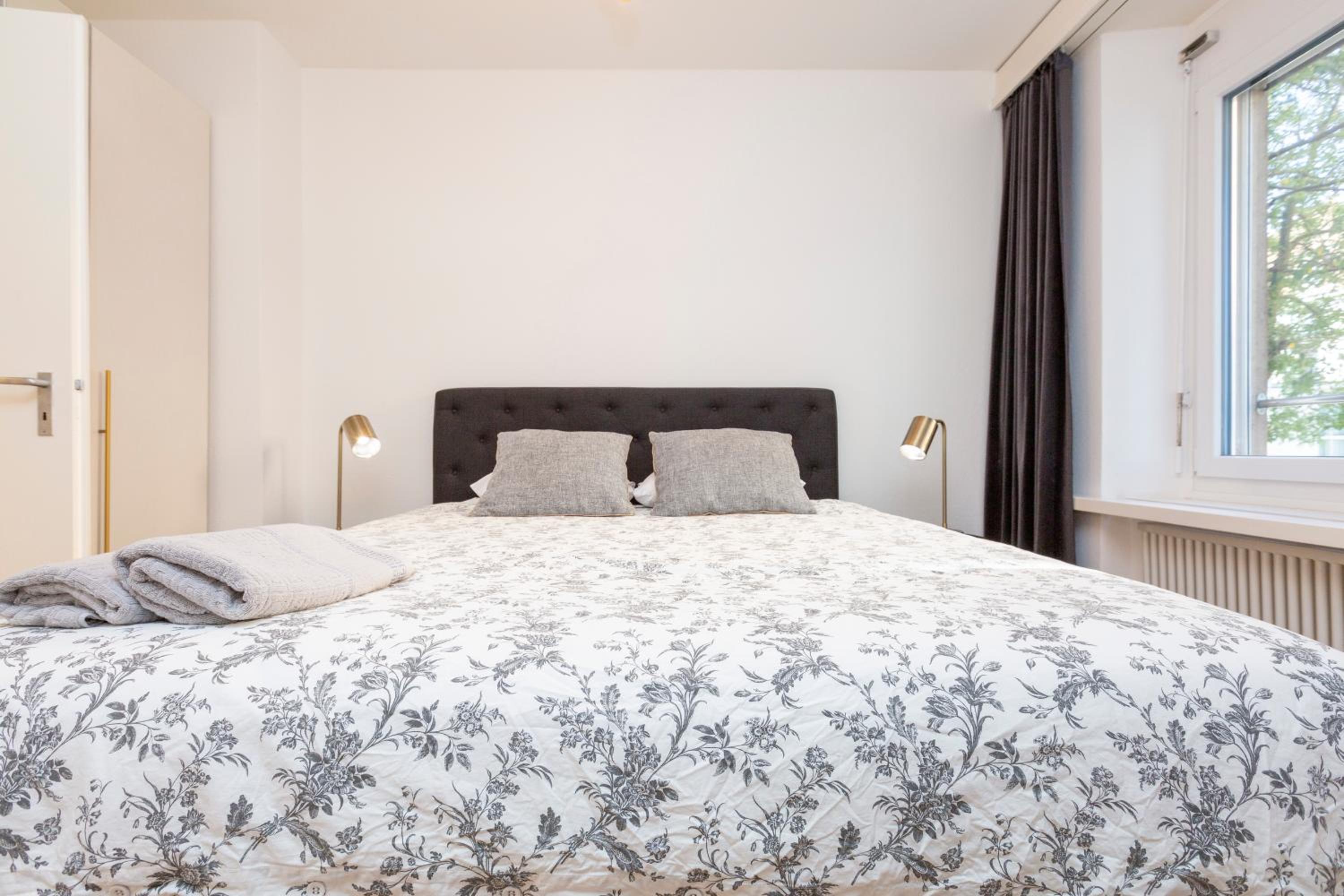 KAYA Zurich Apartment RUBY - Downtown Deluxe 2BR Apt