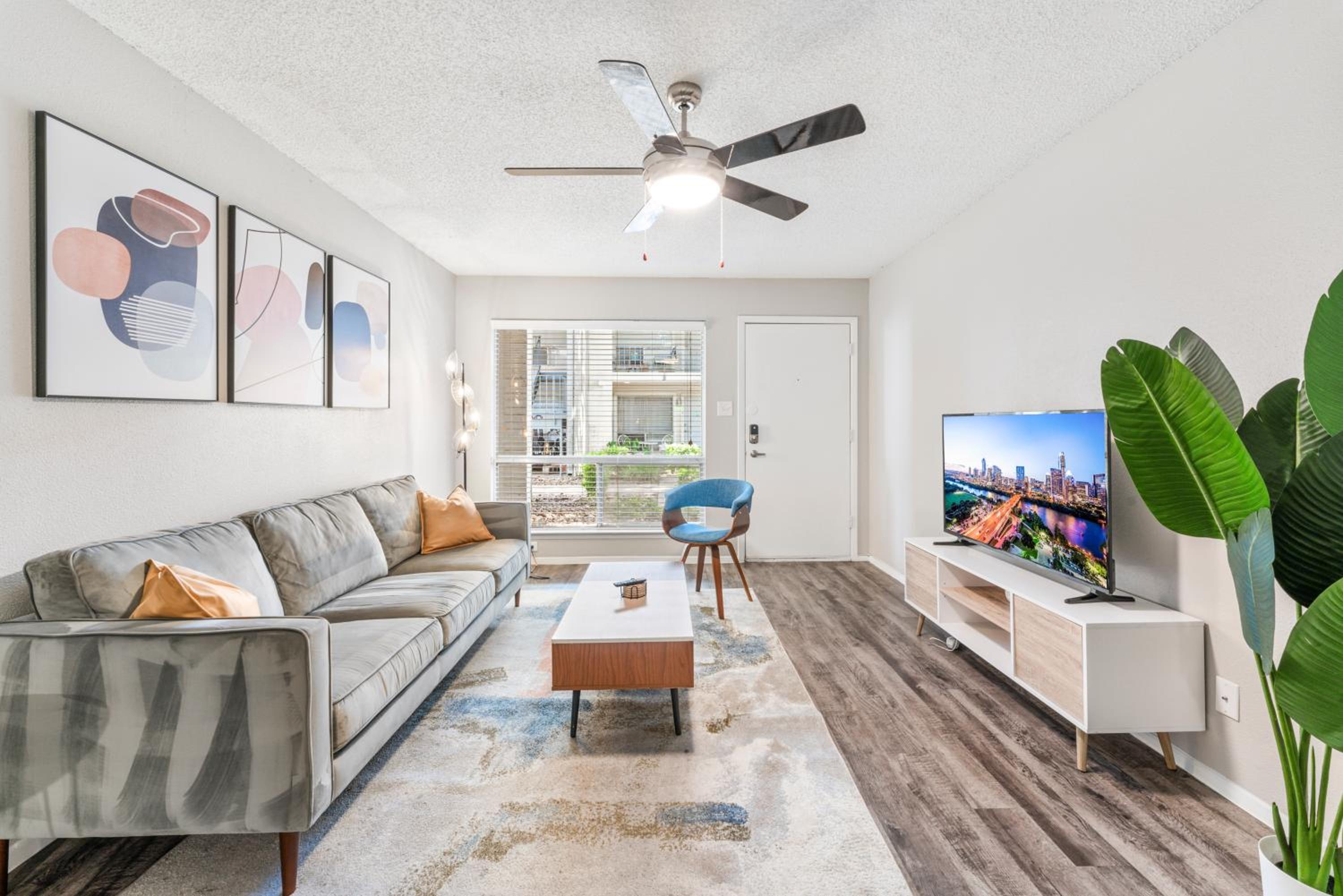 SoCo Chic Apartment Suites Close to Downtown view 2